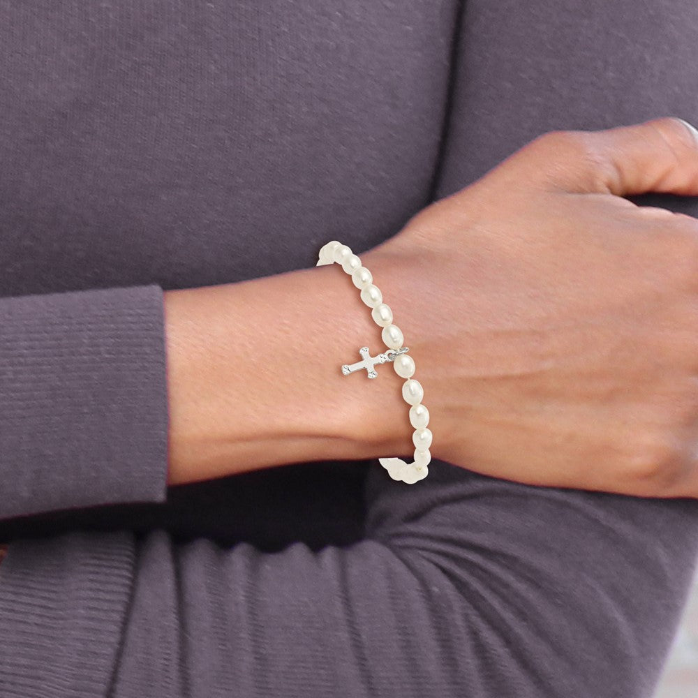 Sterling Silver Polished FWC Pearl & Cross Children's Stretch Bracelet 5 inches
