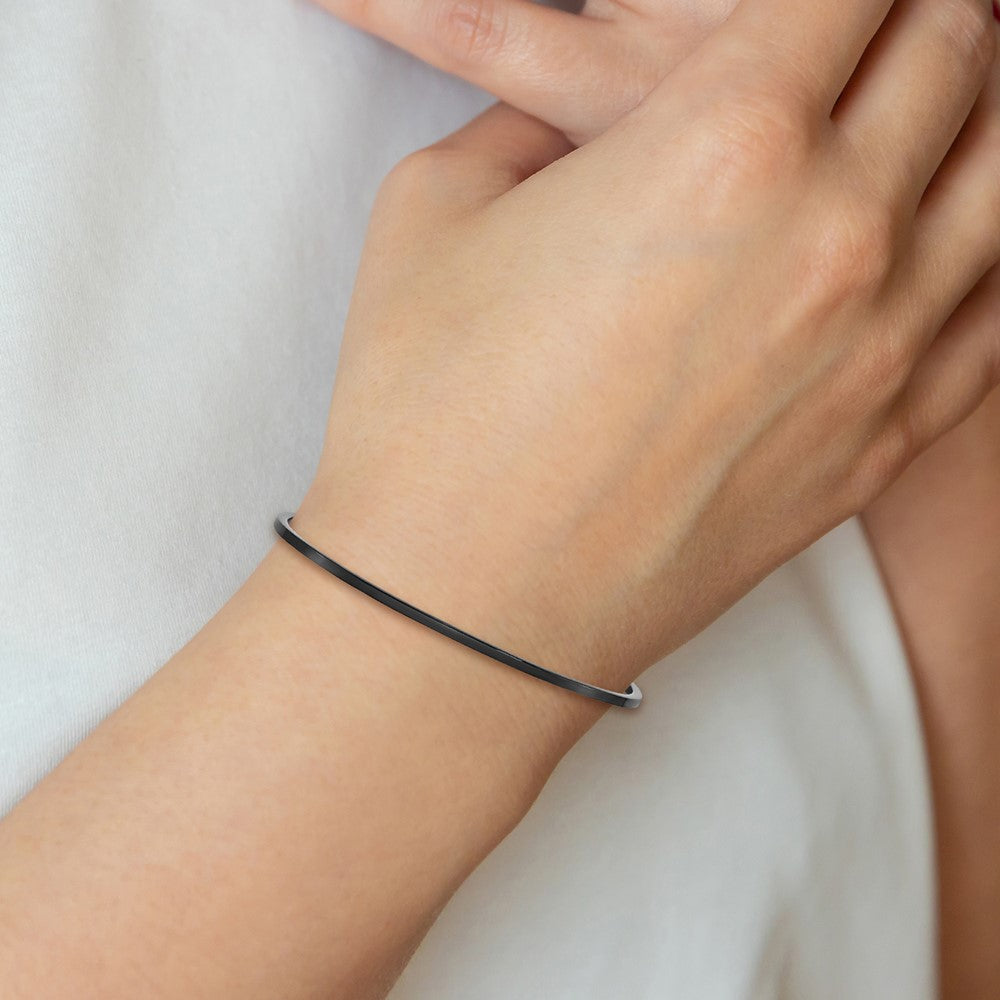 Stainless Steel Polished Black IP-plated 2mm Bangle 8 inches