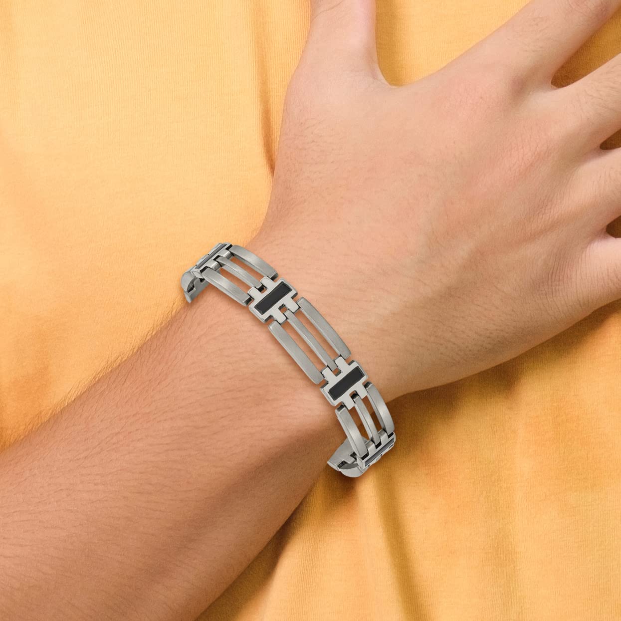 Titanium Brushed and Polished Black IP-plated 8.5in Bracelet 8.5 inches