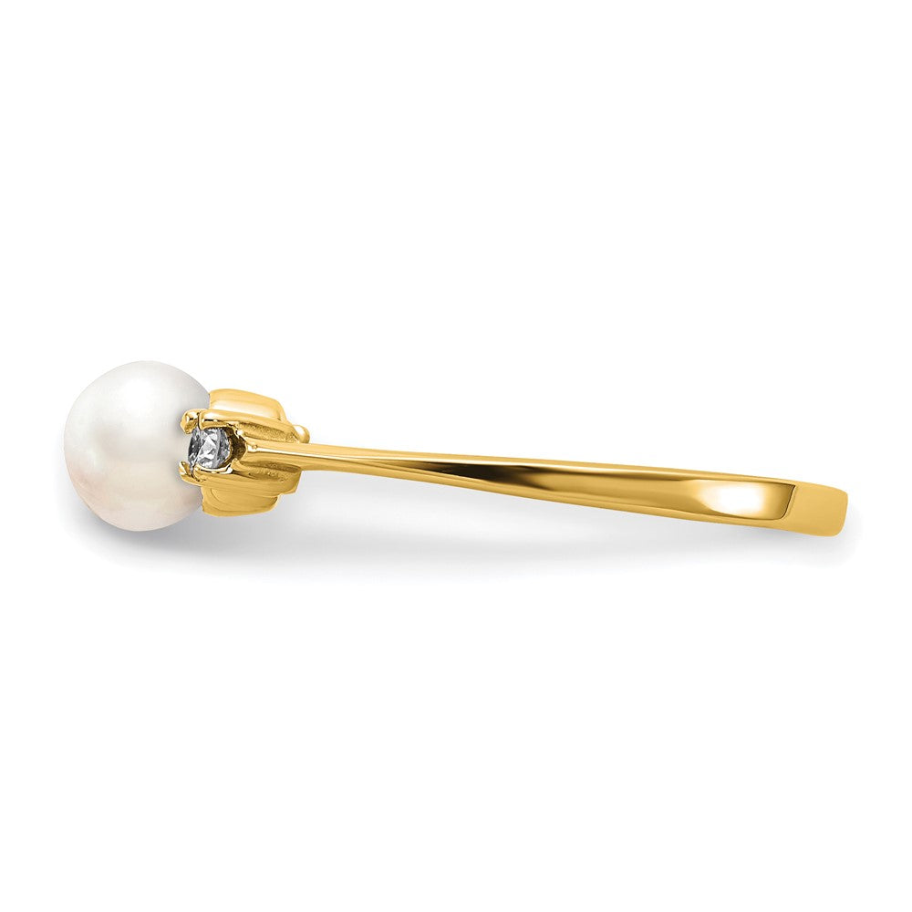 10K 5mm FW Cultured Pearl A Diamond ring