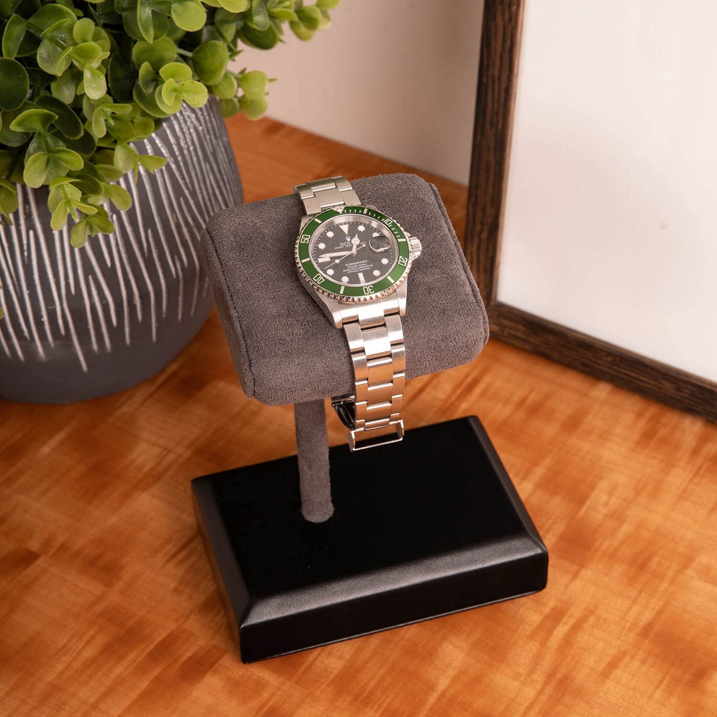 Matte Black Single Watch Display Stand w/ Grey Suede Cushion