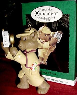 Hallmark Holiday Pursuit Ornament - 1994 Keepsake of Membership (Keepsake Ornament Collector's Club)