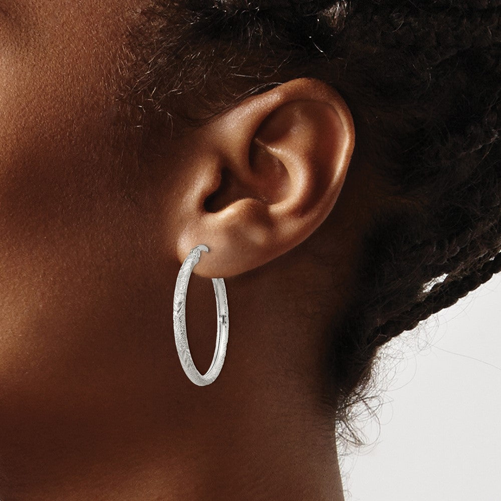 Sterling Silver 2.5mm Diamond-cut Laser-cut Hinged Hoop Earrings