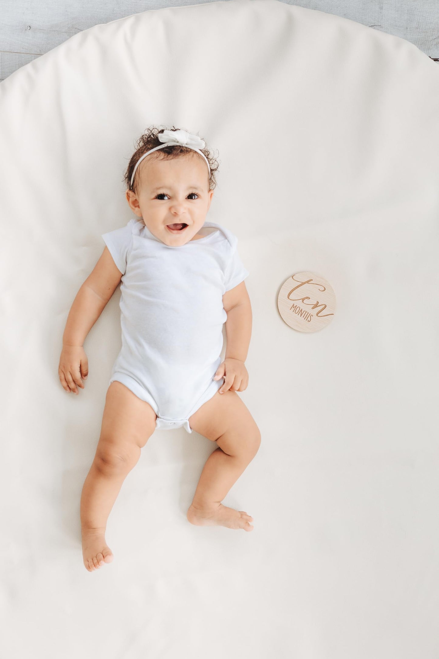 Pearhead Baby Wooden Monthly Milestone Double-Sided Props, Numbers 1-12, Gender Neutral, Beige