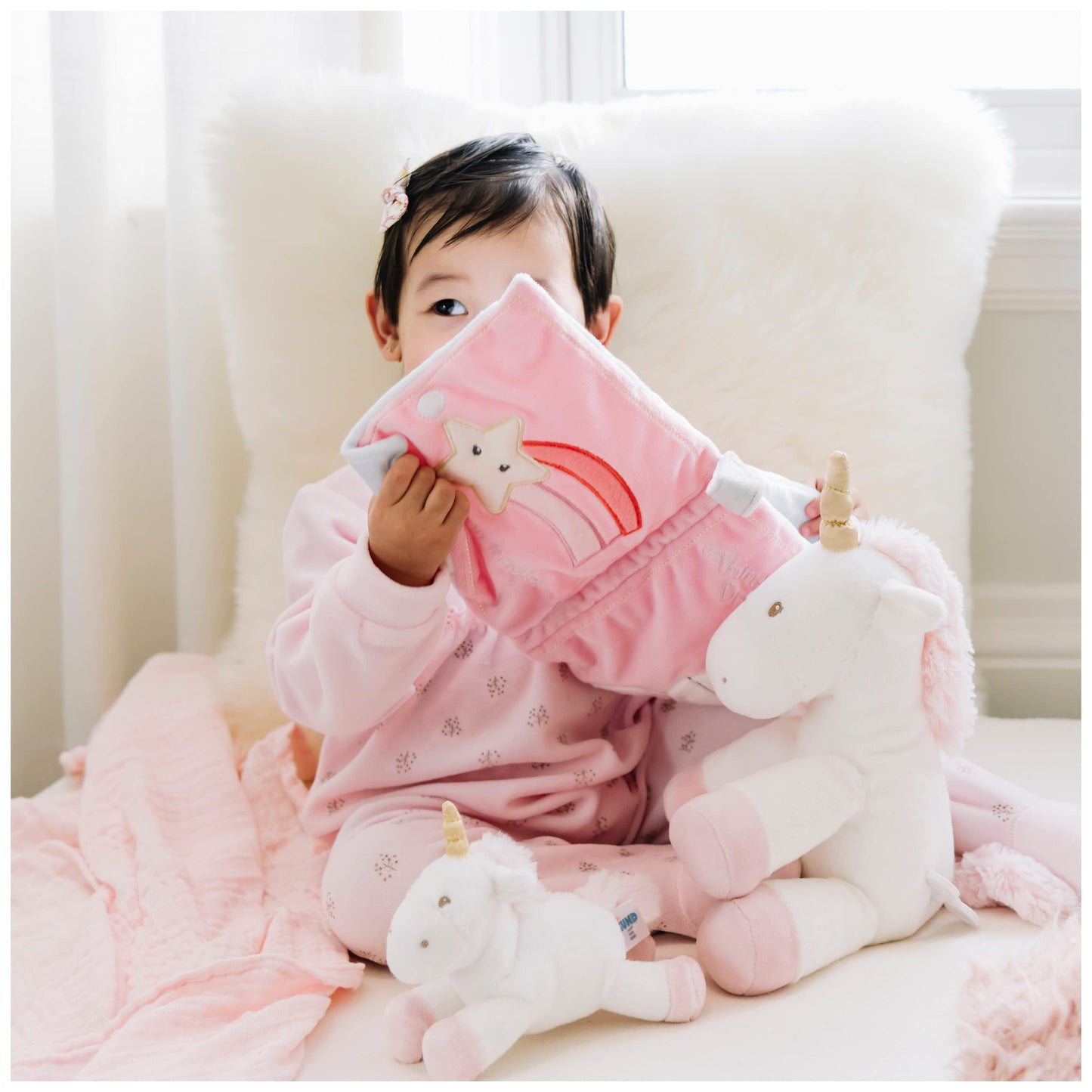 Luna Unicorn Rattle 7 inch - Monsters & Oddities by GUND (4060800)