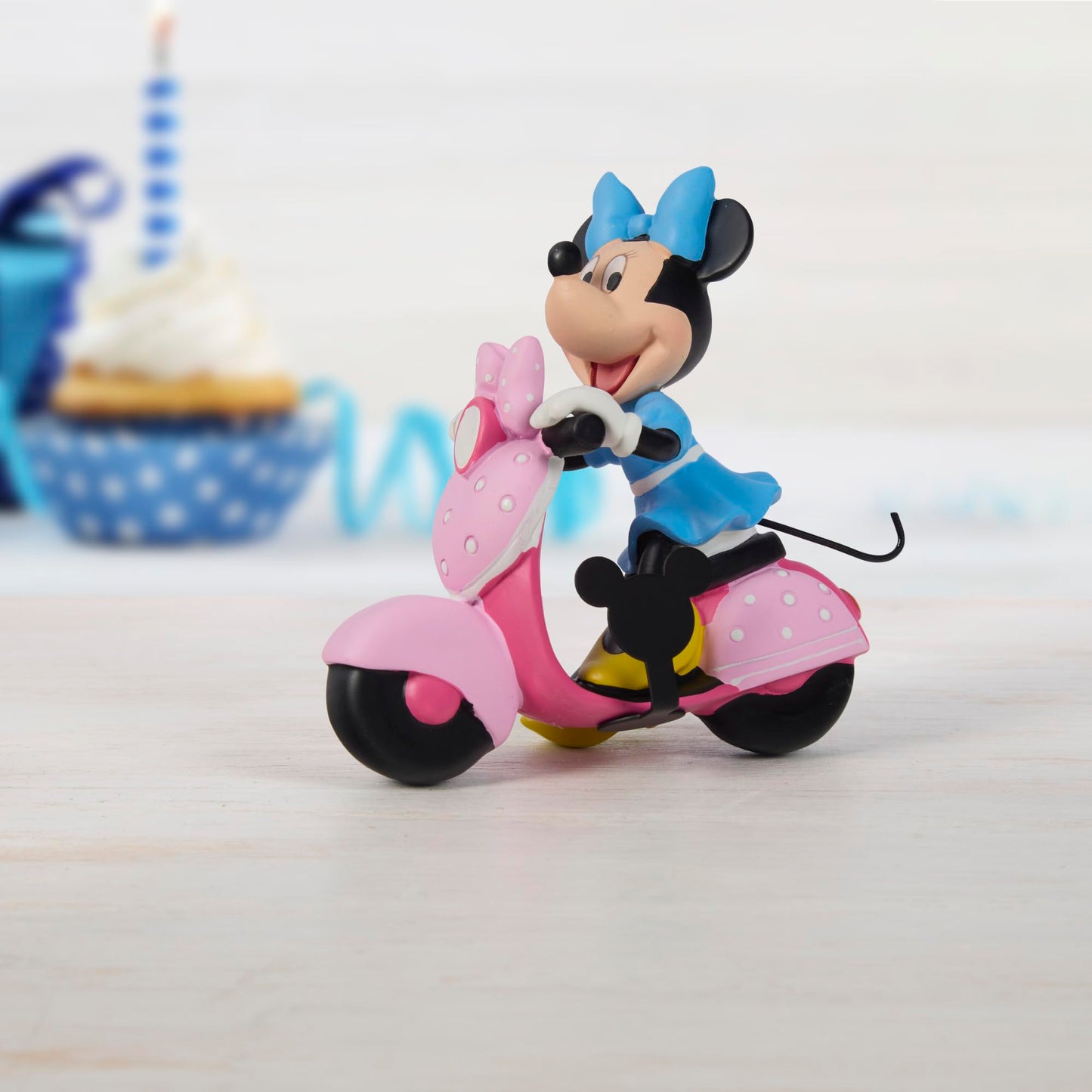 Disney Collectible Parade Minnie Mouse Precious Moments Figurine, Count 1