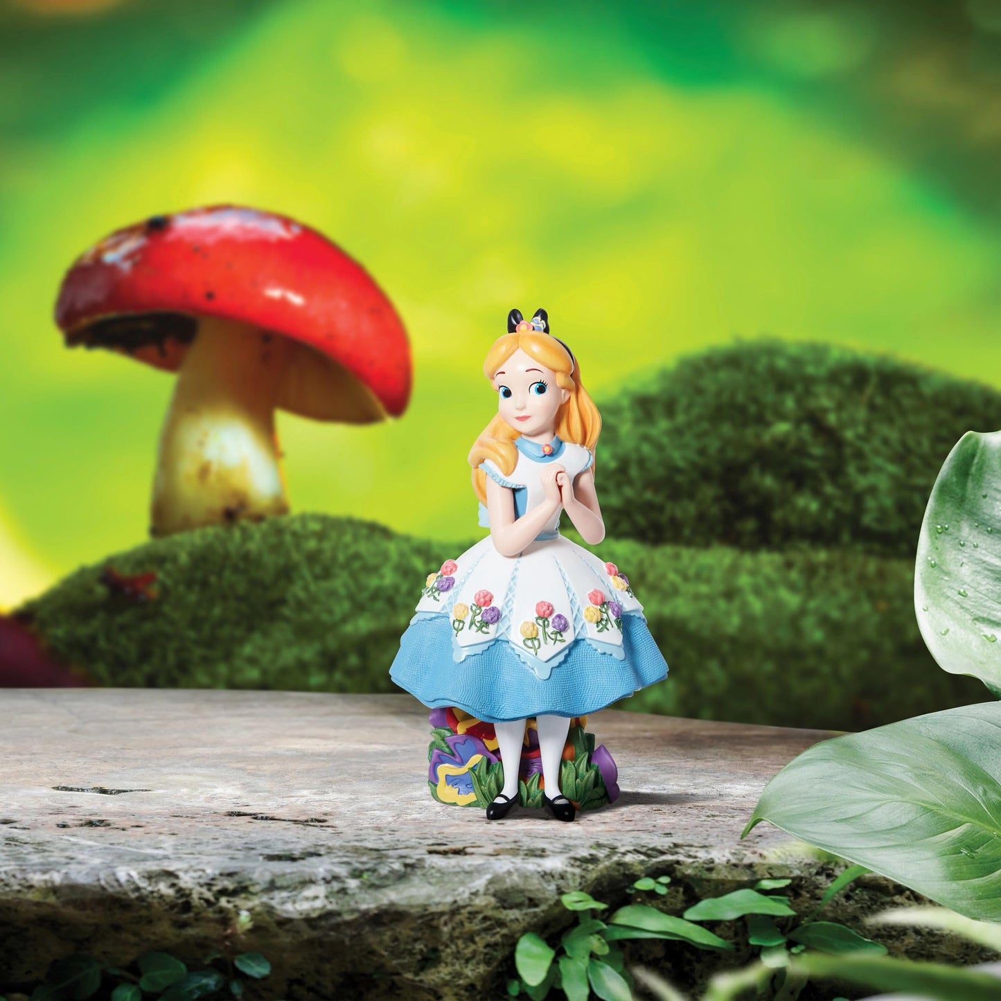 Disney Showcase Botanical Collection Alice in Wonderland Figurine 6.8in H