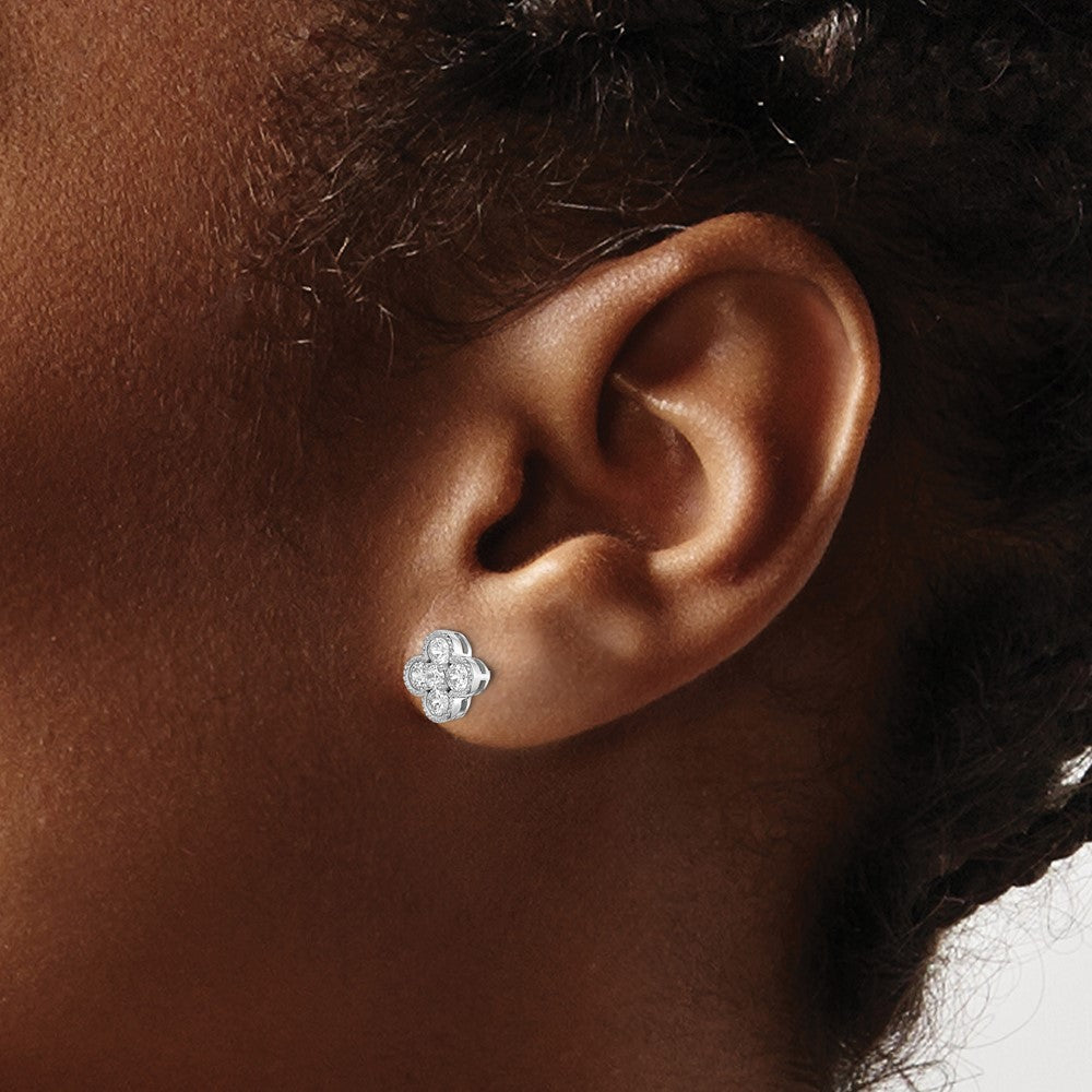 True Origin 14k White Gold 3/4 carat Lab Grown Diamond VS DEF Bloom Floral Post Earrings