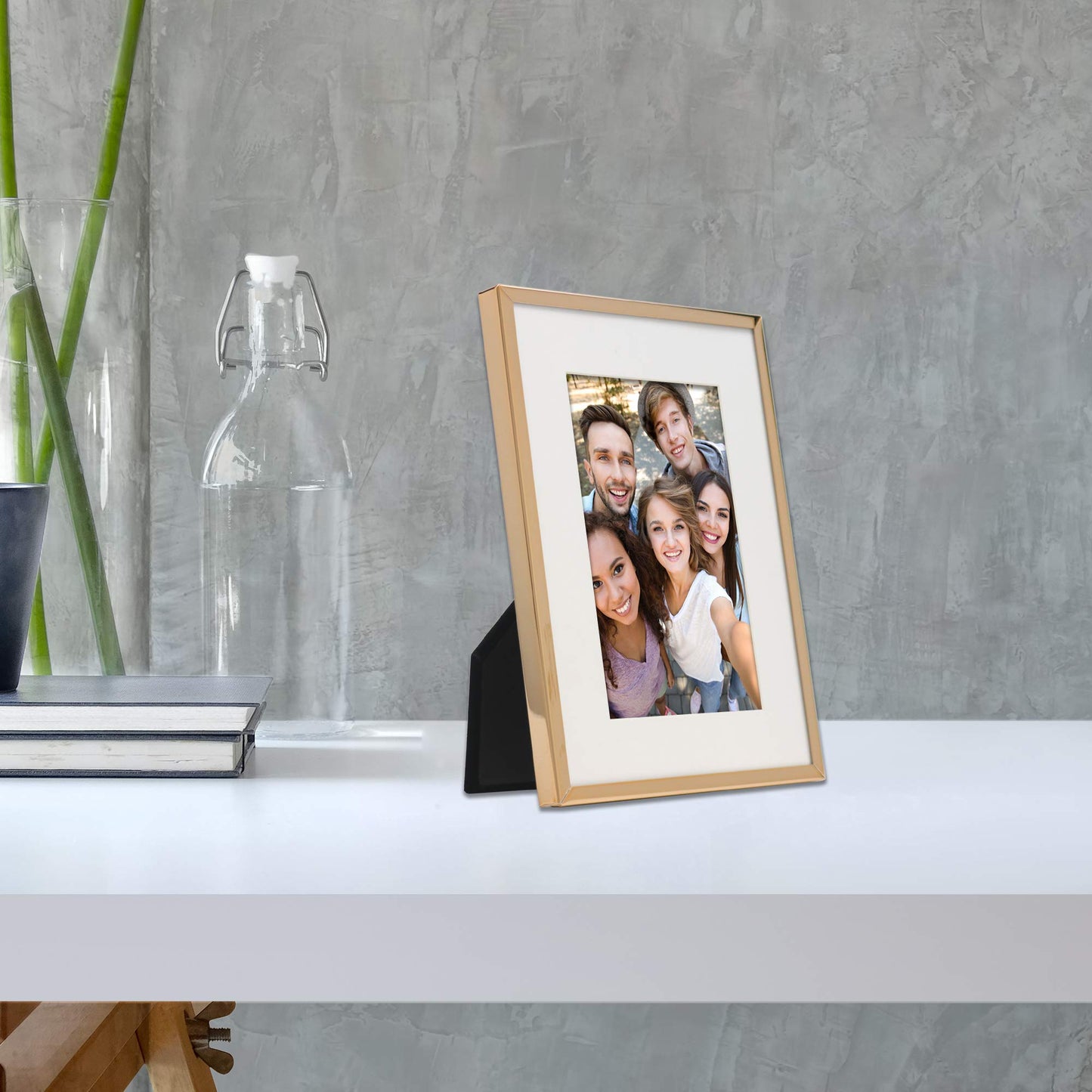 Elegant Gold Metal Picture Frame with Bevel Cut Mat for 4x6 Photo